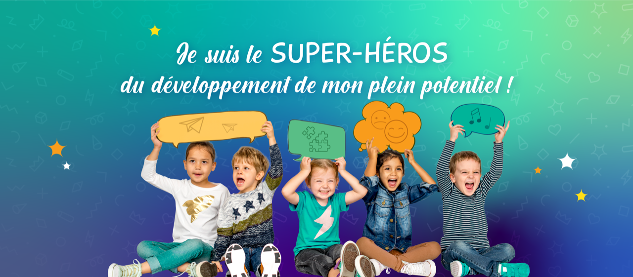 Des enfants souriants tenant des bulles de bande dessinée, thème super-héros de Douceline Éducation